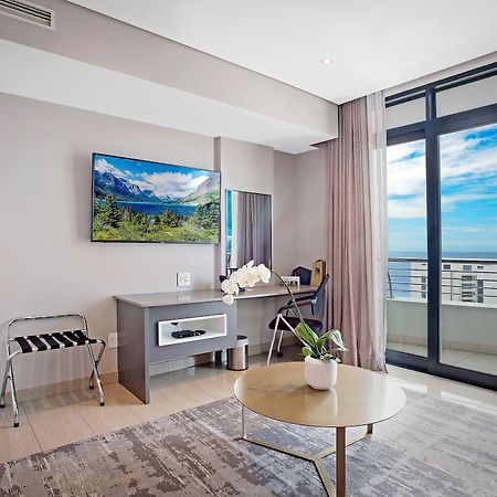 เดอะ แคปิตัล เพิร์ล Hotel เดอร์บัน ภายนอก รูปภาพ A living room at the Hilton San Diego Bayfront
